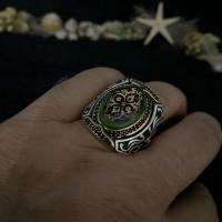 Gümüş Yeşil Kehribar Taşlı Motifli Erkek Yüzük