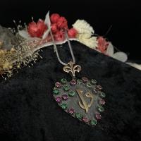 Gümüş Kök Yakut Taşlı Elif Vav Kalp Model Otantik Madalyon Bayan Kolye Takı